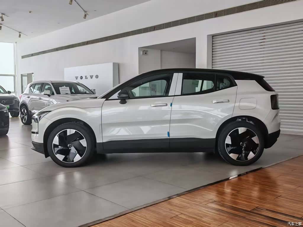 Volvo EX30, 2026 6