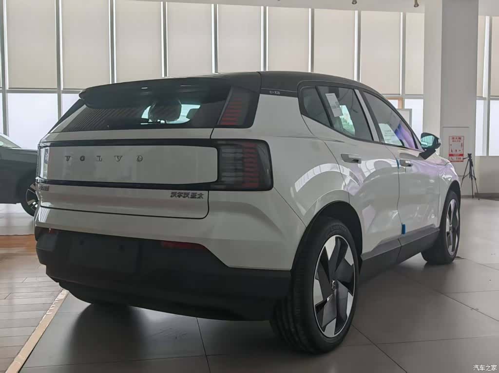 Volvo EX30, 2026 8