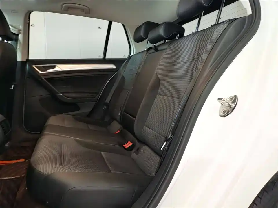 Volkswagen Golf*pure electricity