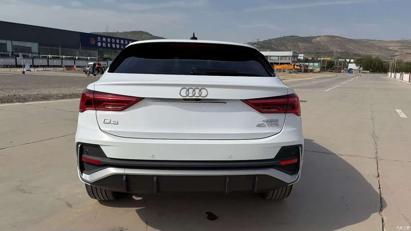 Audi Q3, 2021 4