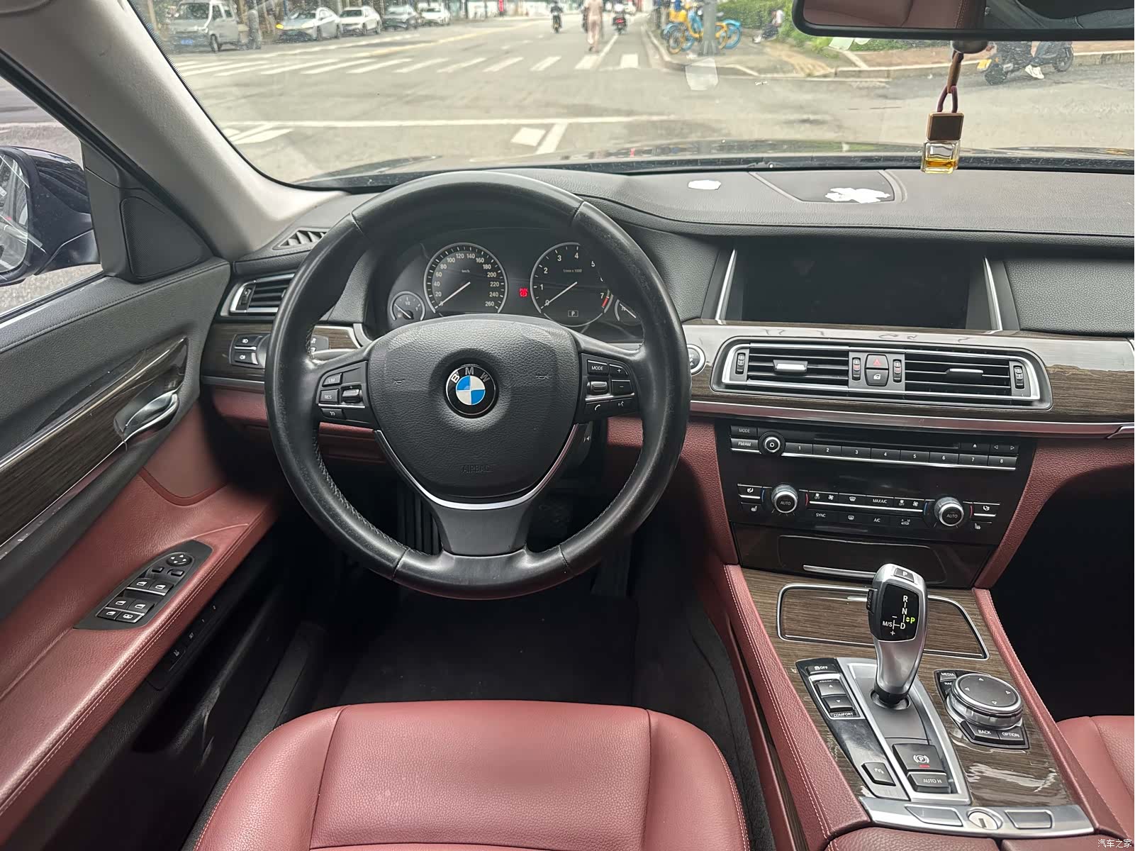 BMW 7 Series, 2015 24
