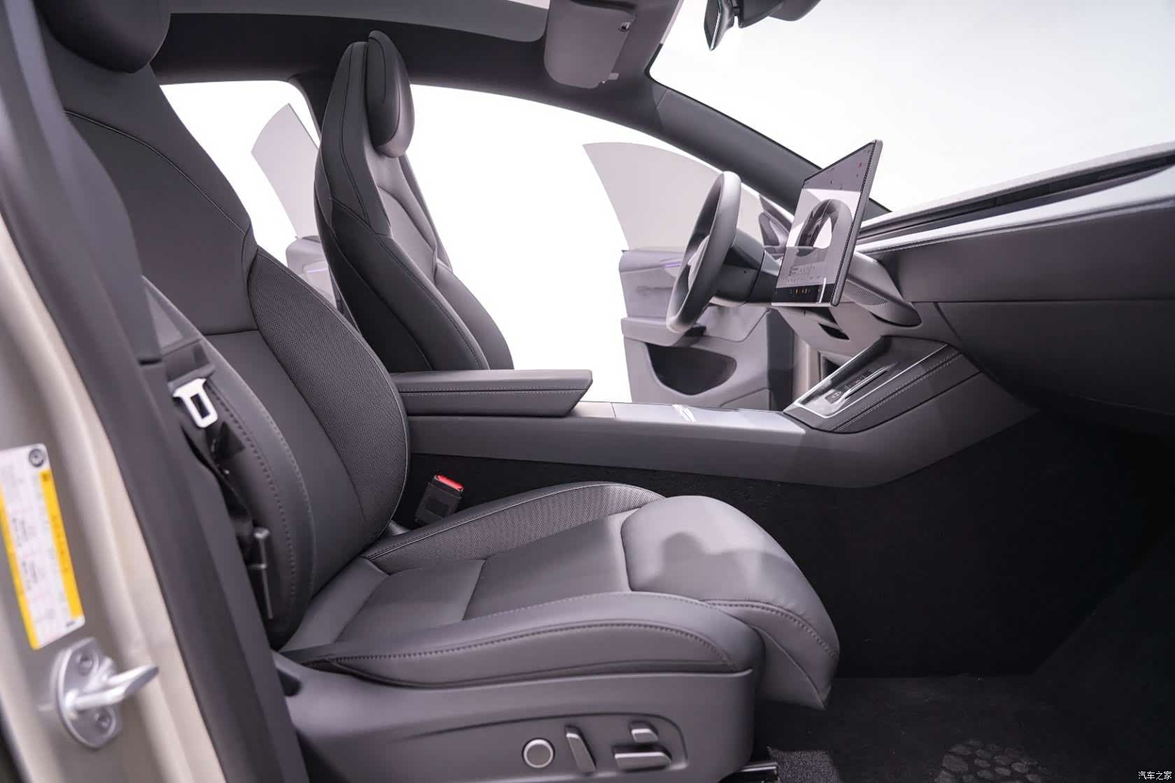 Tesla Model Y, 2026 25