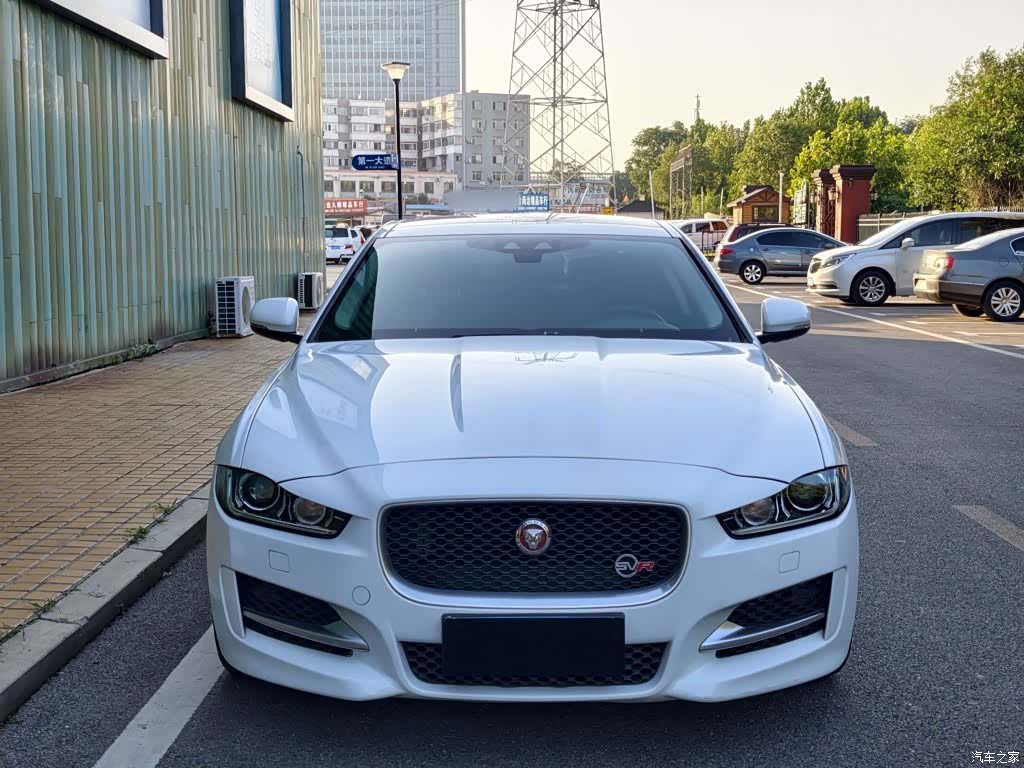 Jaguar XE, 2016 24
