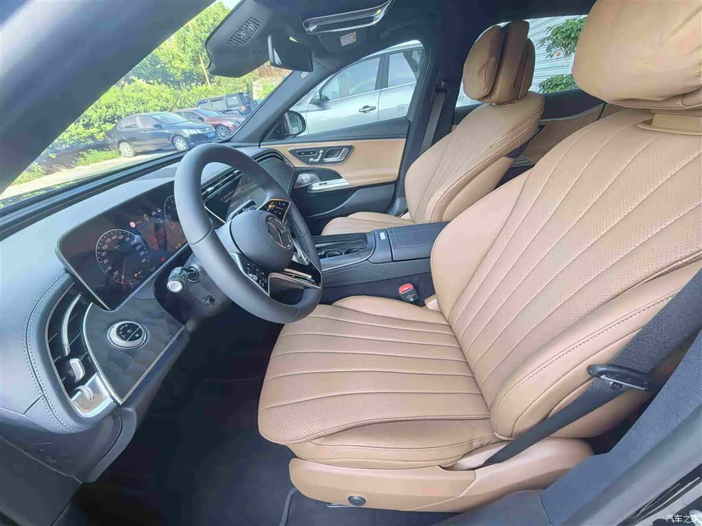 Mercedes-Benz E-Class, 2025 4