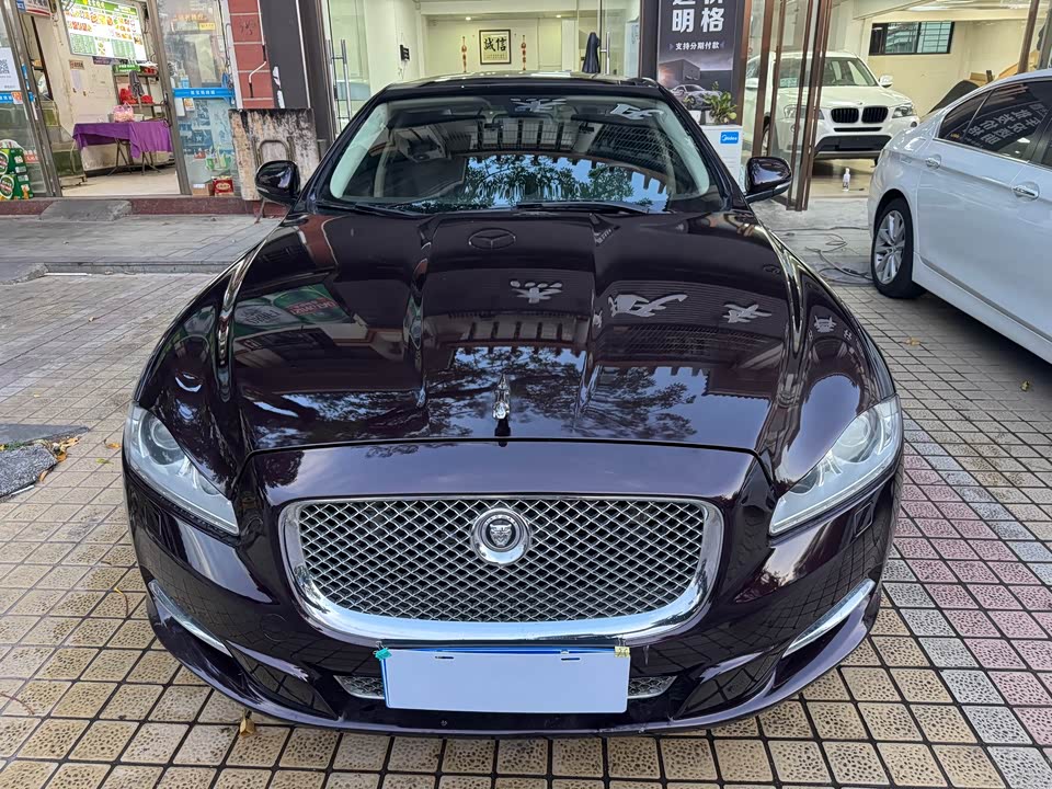 Jaguar XJ
