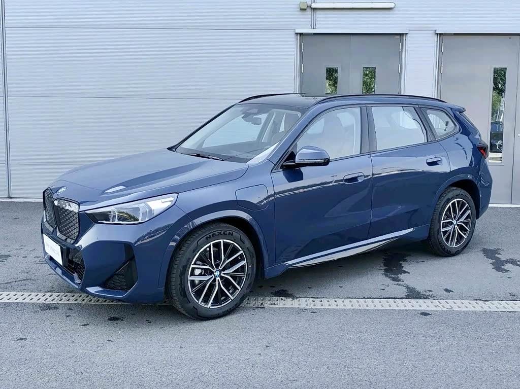 BMW iX1