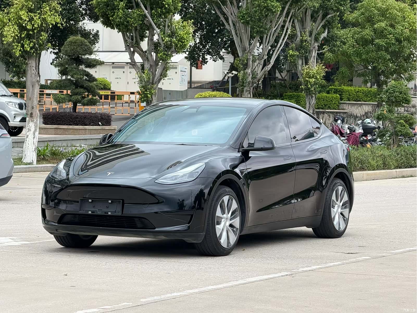 Tesla Model Y, 2023 3