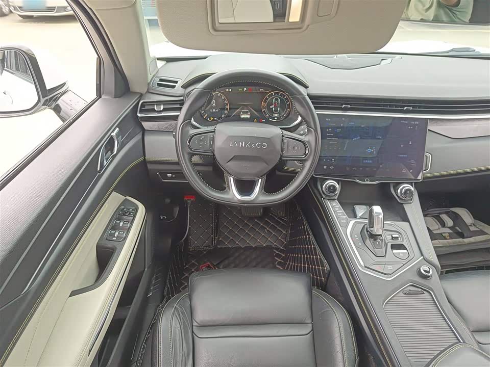 Lynk & Co 05