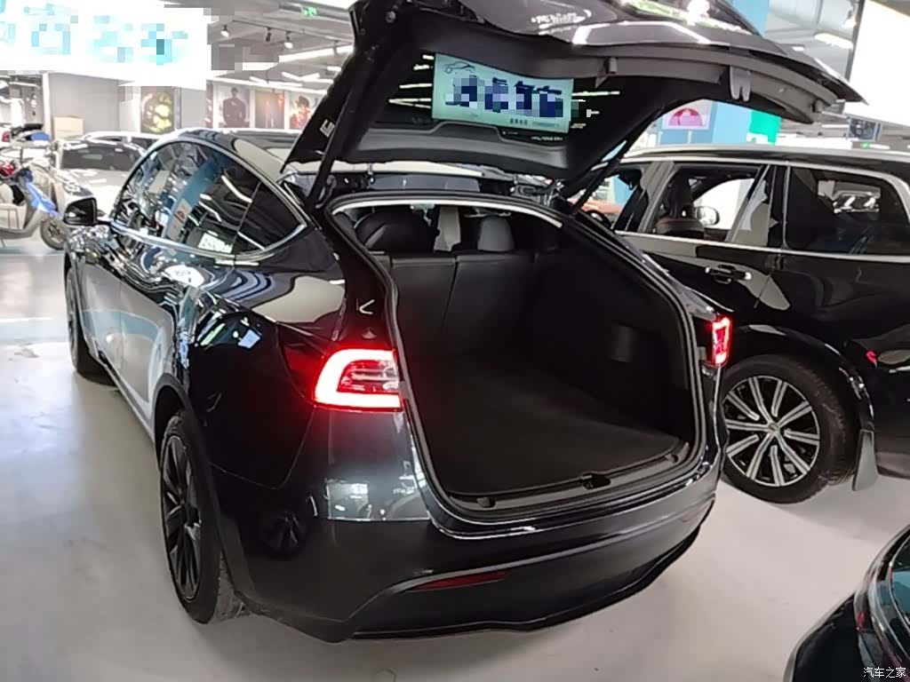 Tesla Model Y, 2024 19
