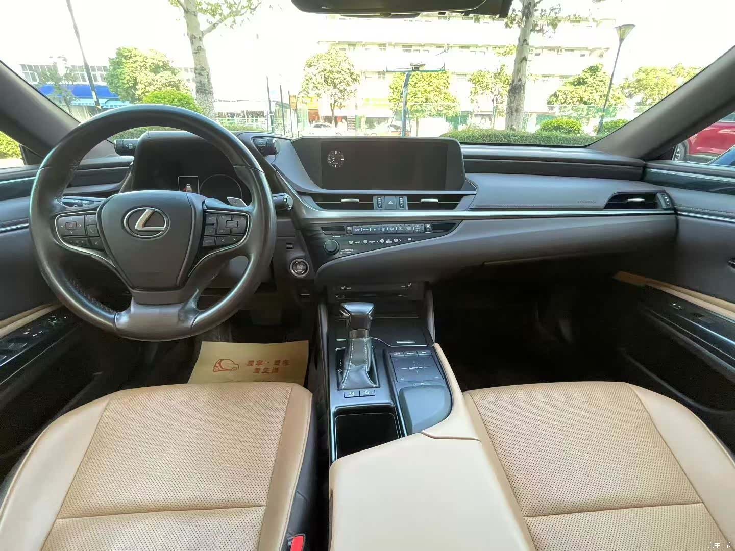 Lexus ES, 2020 4