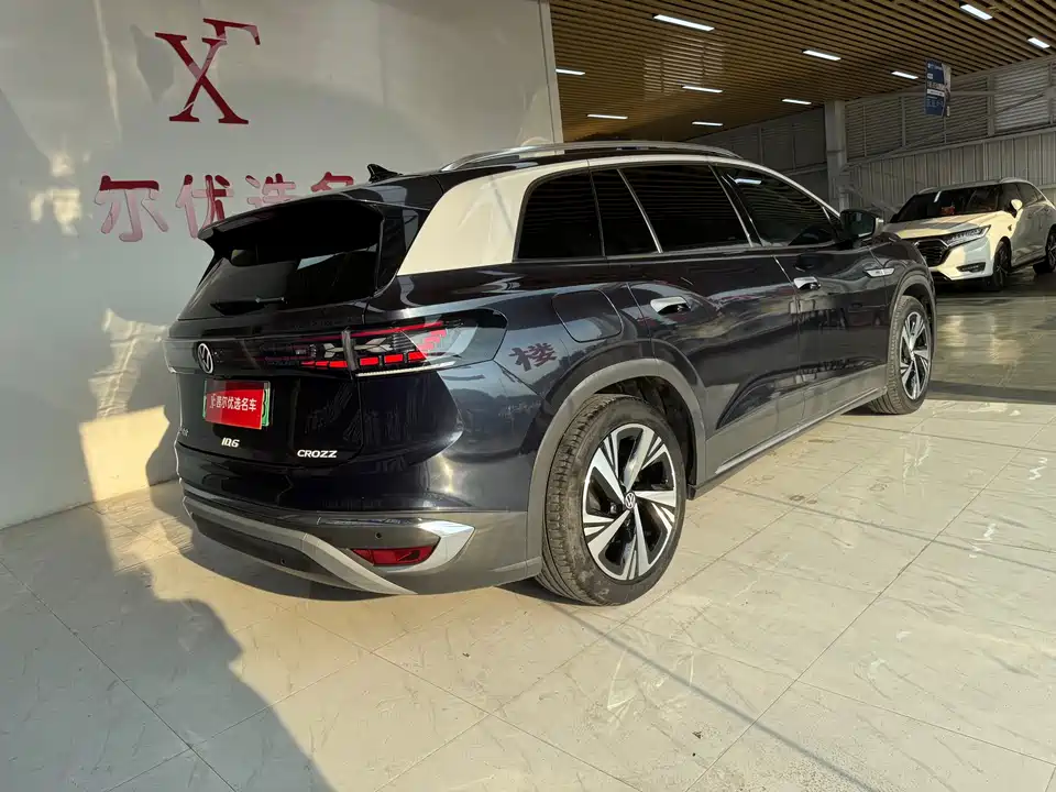 Volkswagen ID.6 CROZZ