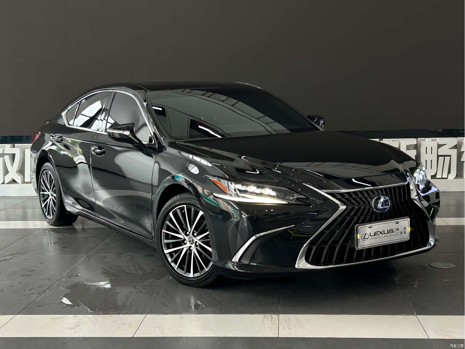 Lexus ES, 2022 3