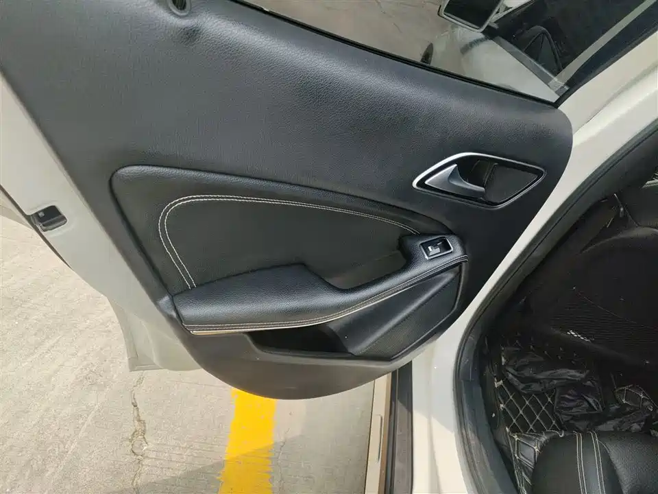 Mercedes-Benz GLA Mercedes-Benz GLA