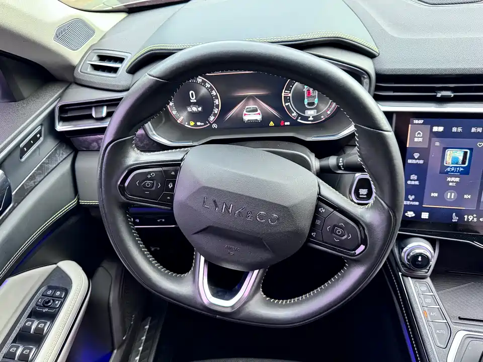 Lynk & Co 05