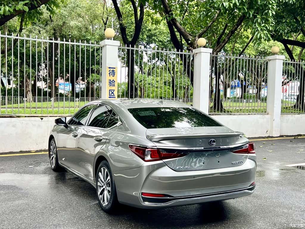 Lexus ES, 2021 9