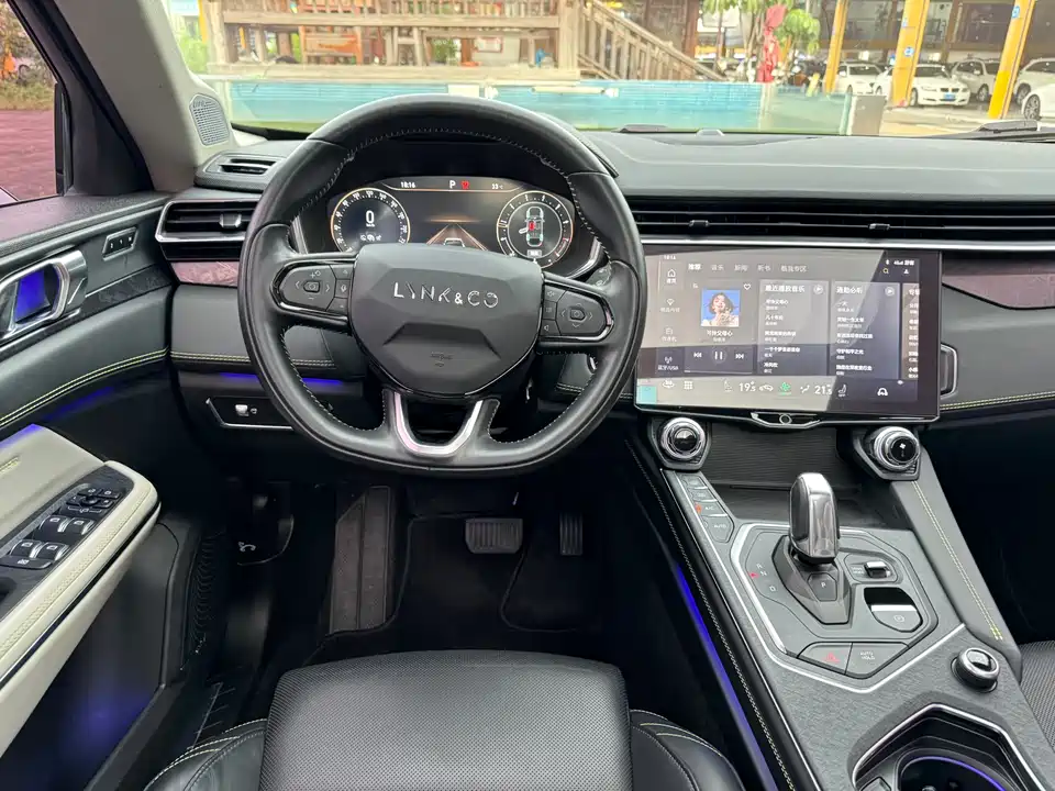 Lynk & Co 05