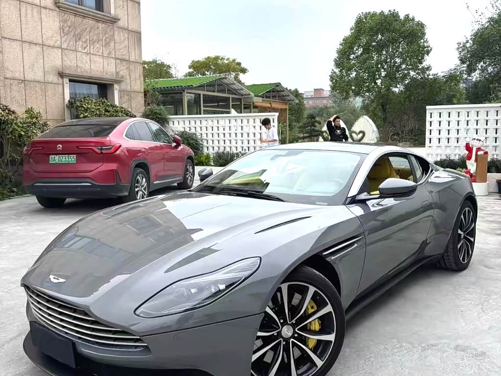 Aston Martin DB11