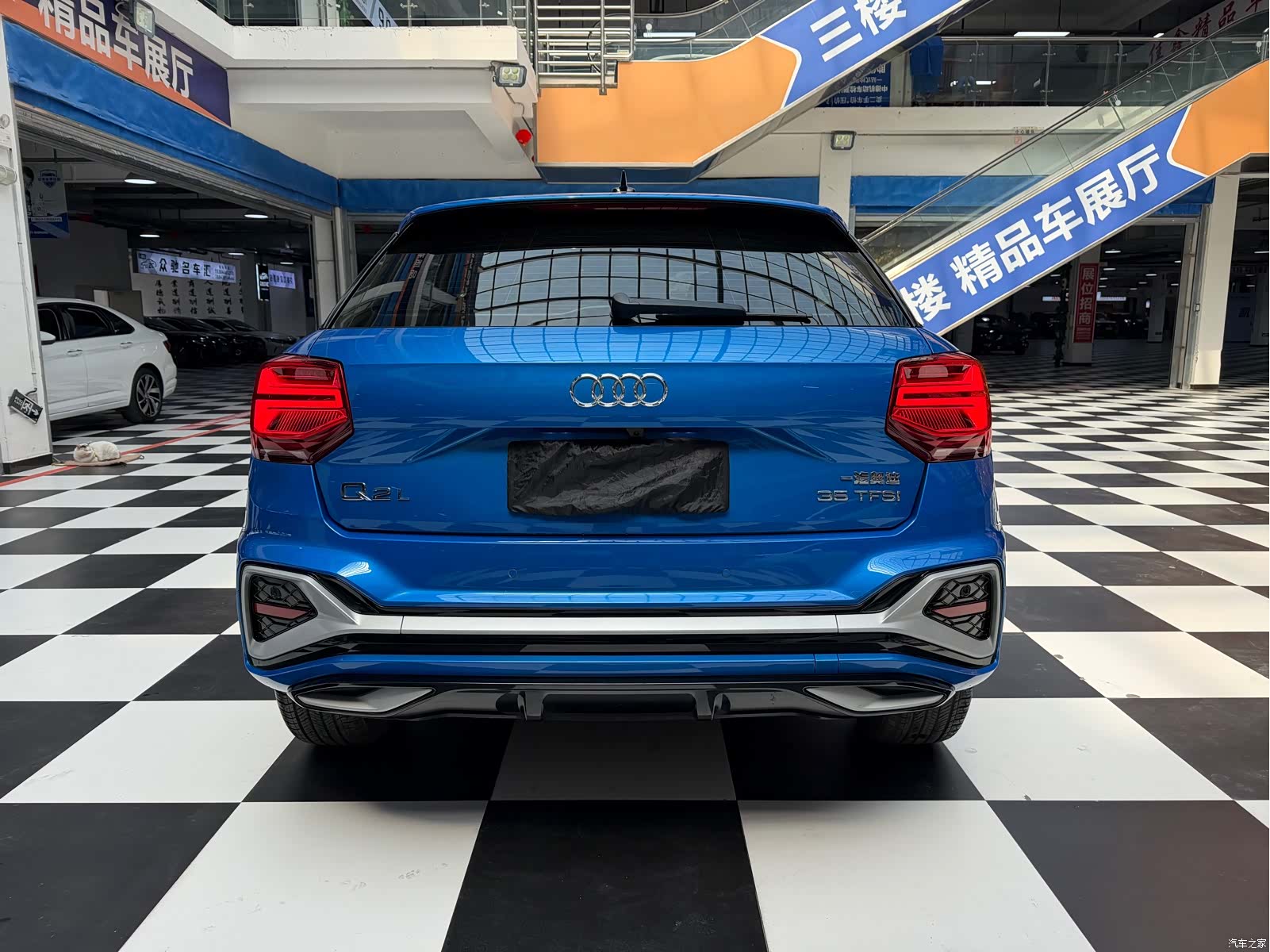 Audi Q2L, 2023 16