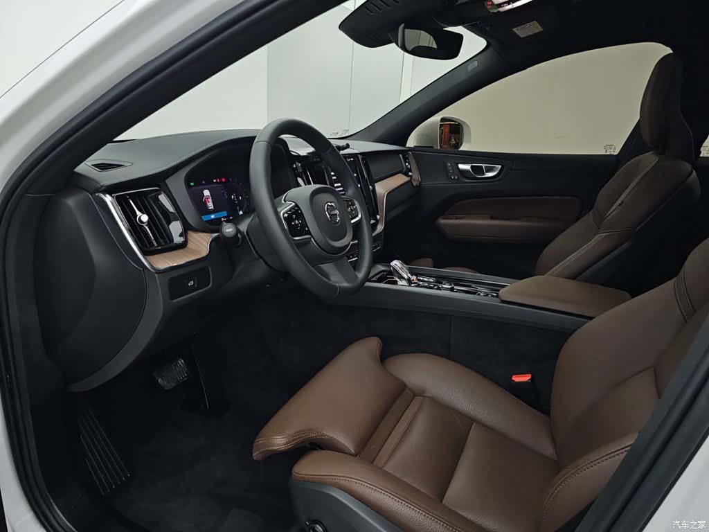 Volvo XC60, 2024 6