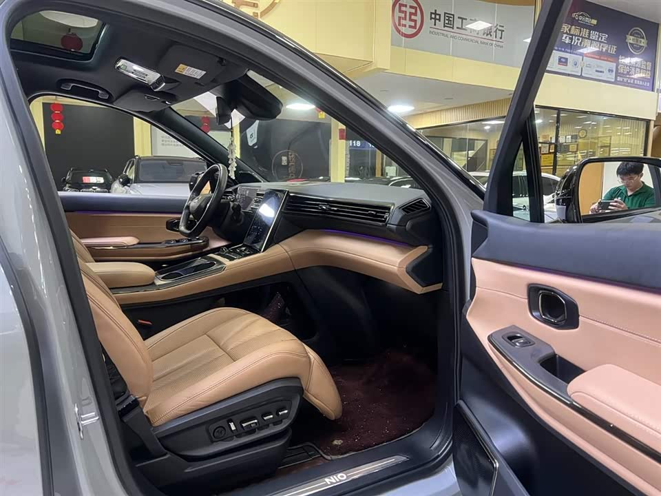 NIO ES8