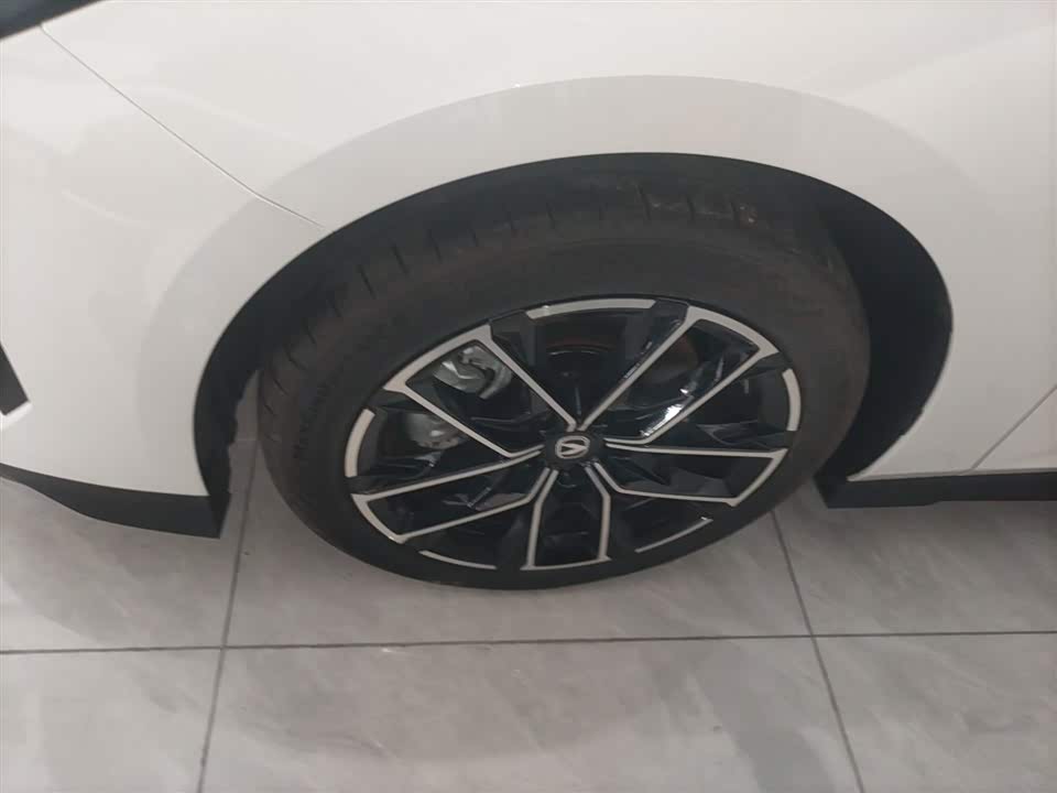 Changan UNI-V Smart iDD Changan UNI-V Smart iDD