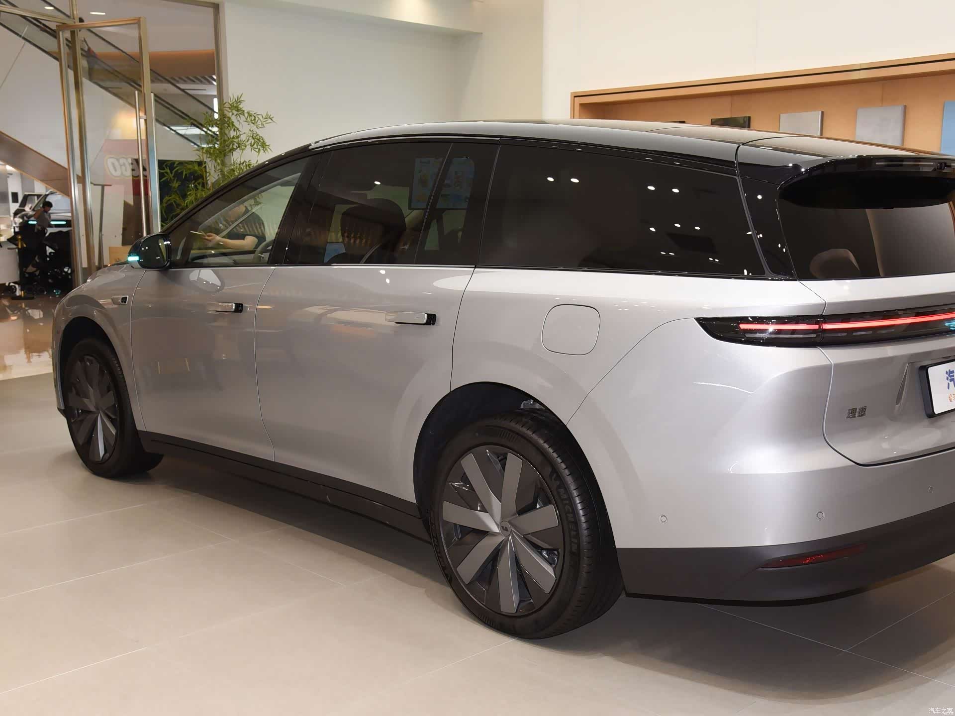 Li Auto i8, 2025 9