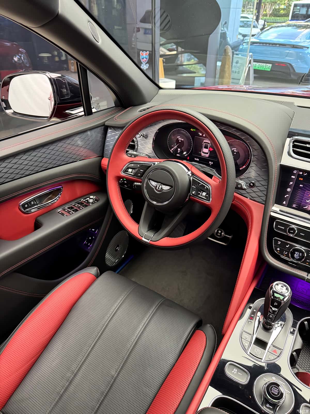 Bentley Bentayga, 2022 25