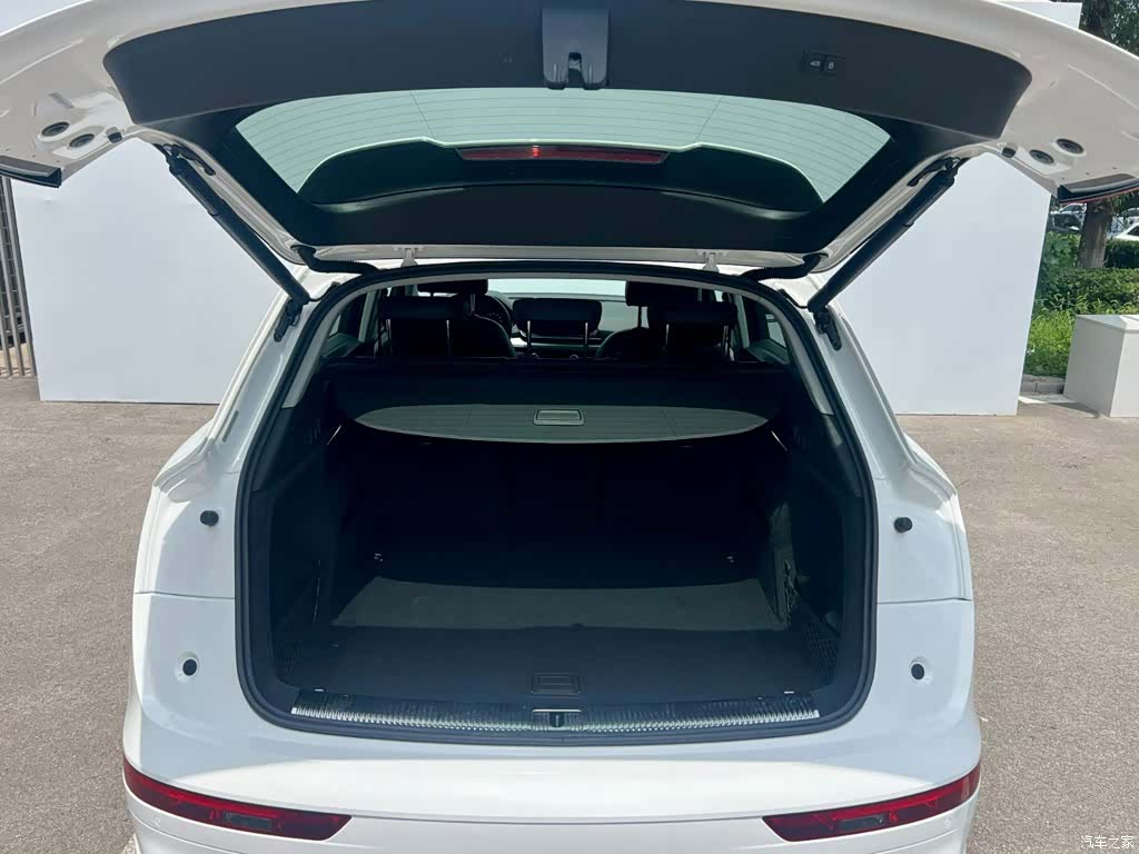Audi Q5L, 2021 11