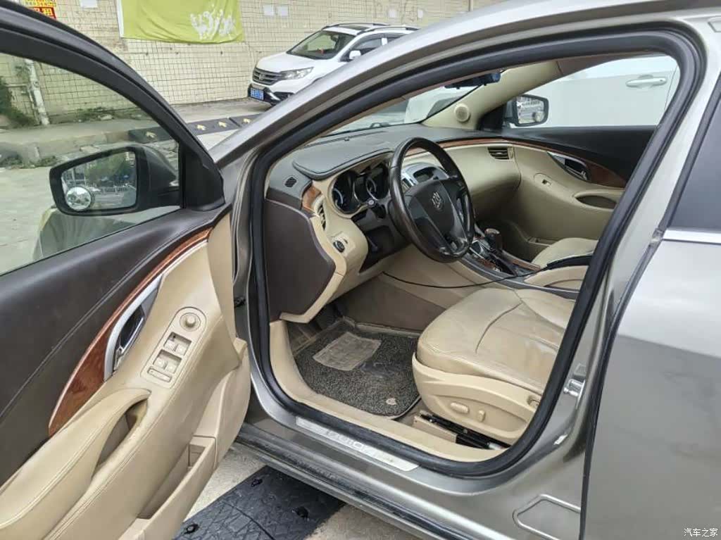 Buick LaCrosse, 2010 4