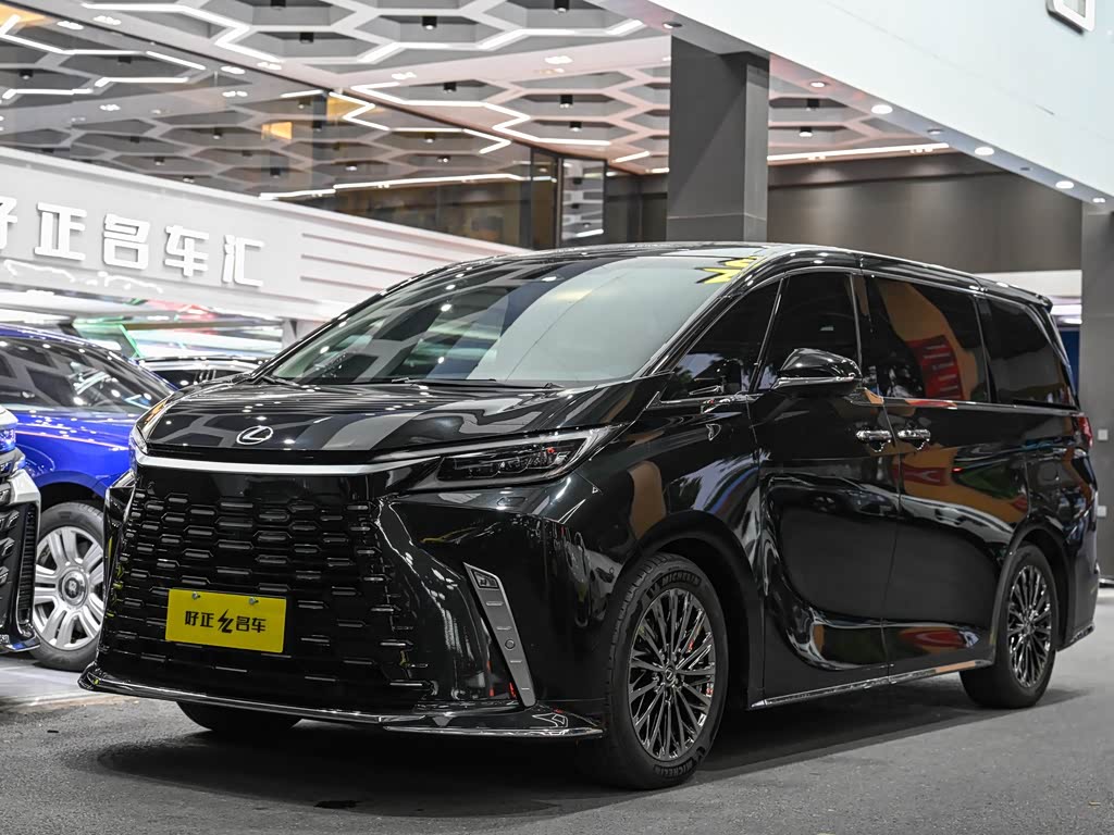 Lexus LM