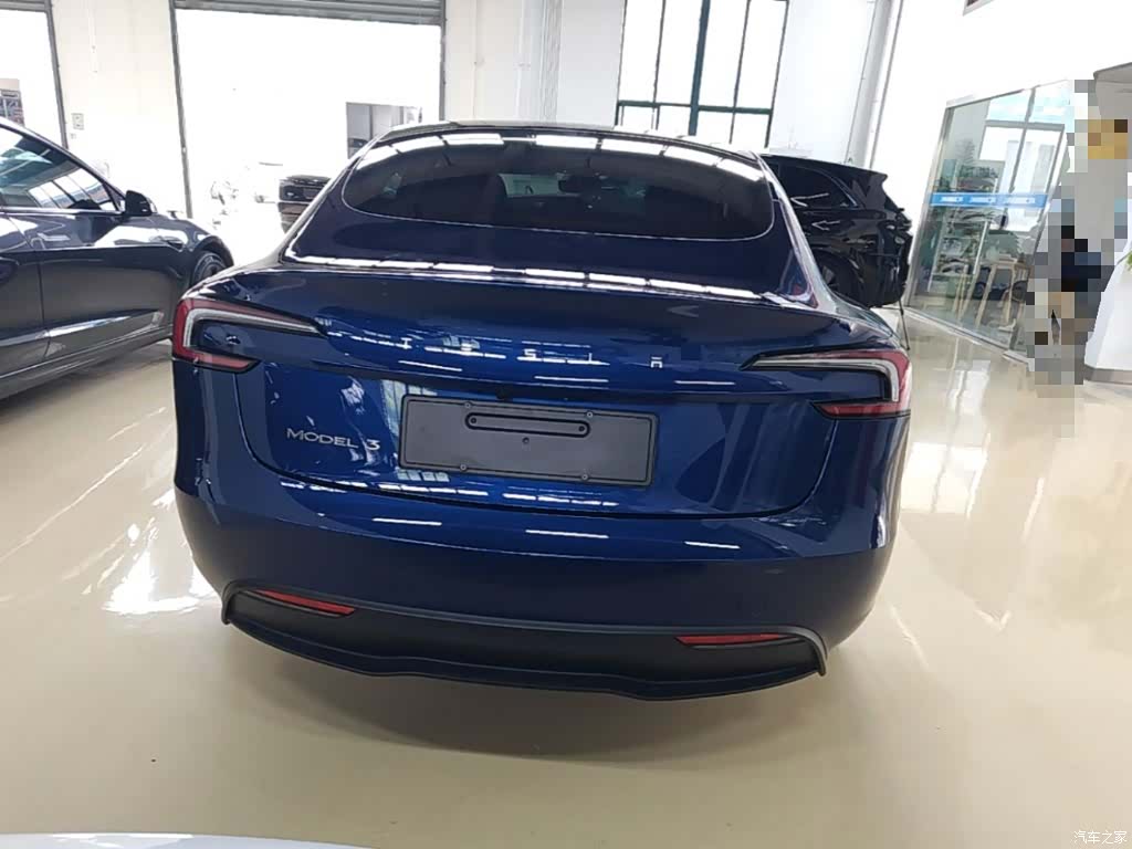 Tesla Model 3, 2025 6