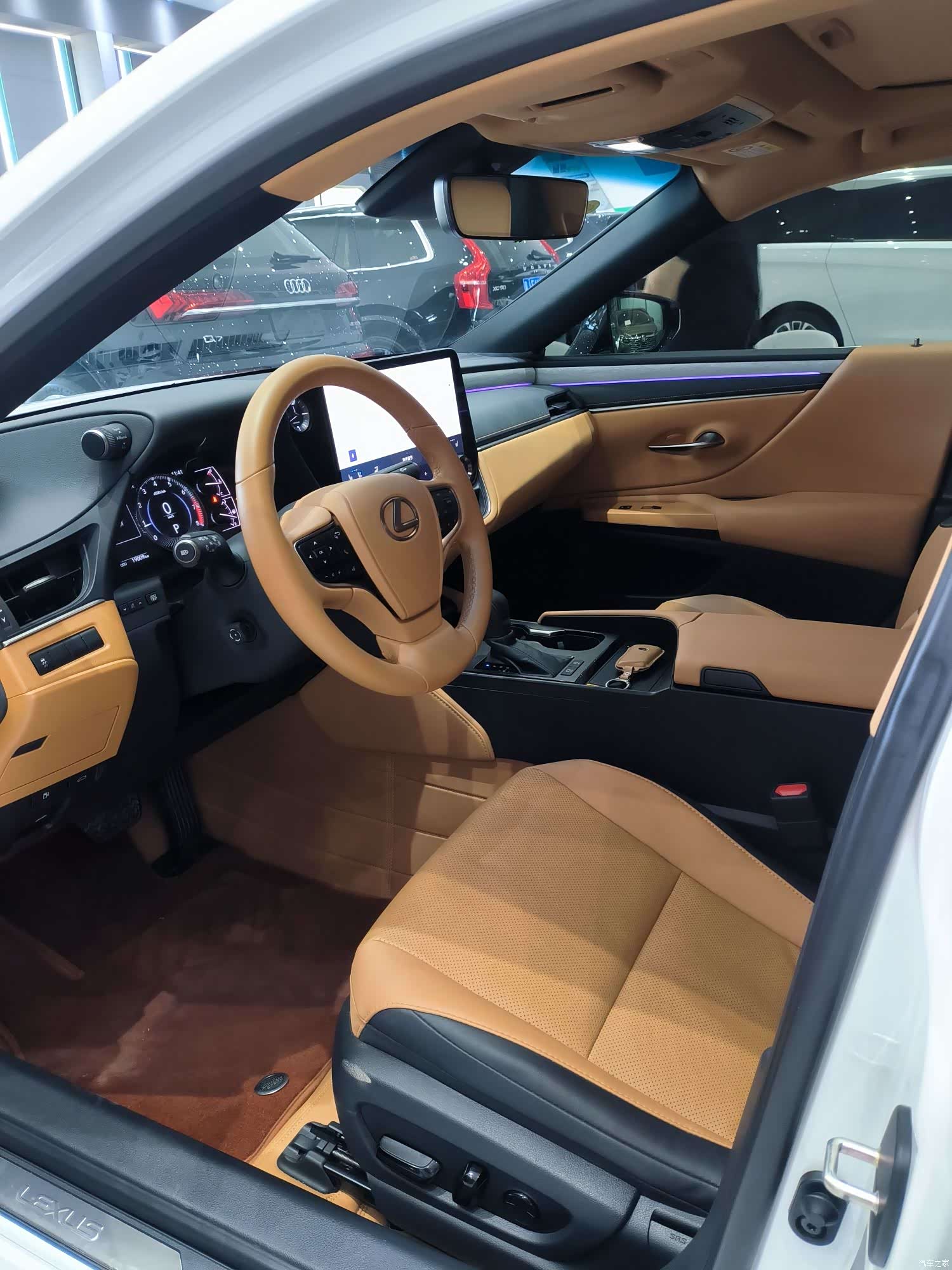 Lexus ES, 2025 4
