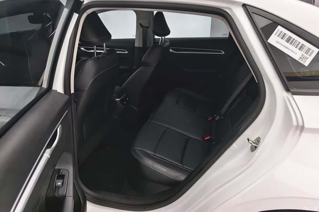 Geely Emgrand, 2025 11