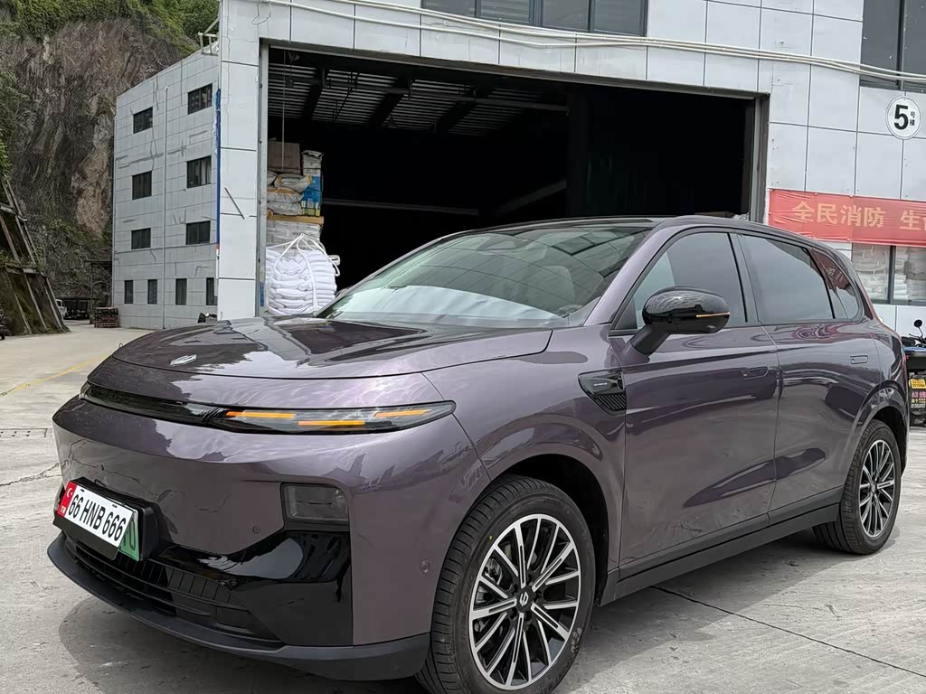 Leapmotor B10