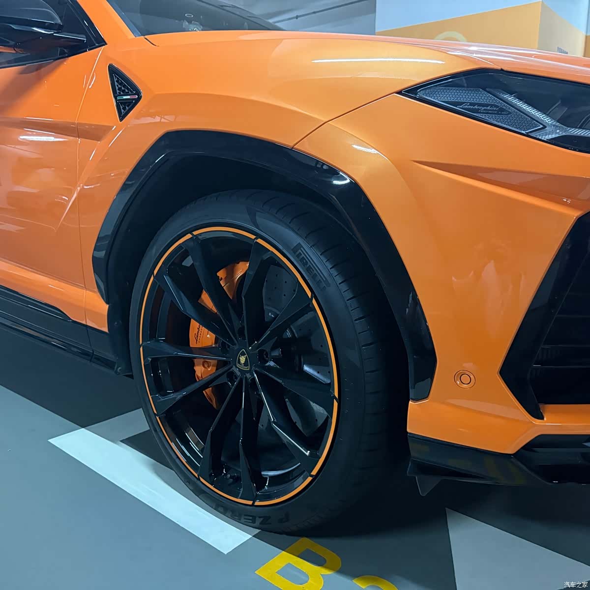 Lamborghini Urus, 2023 3
