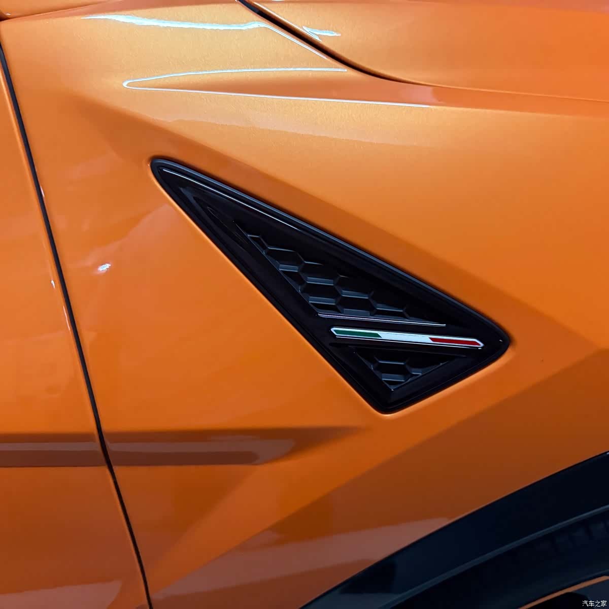 Lamborghini Urus, 2023 все фото