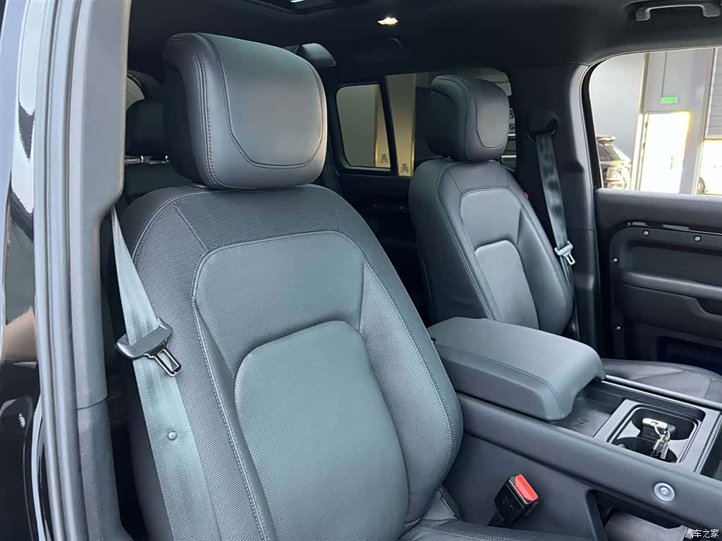 Land Rover Defender, 2024 21