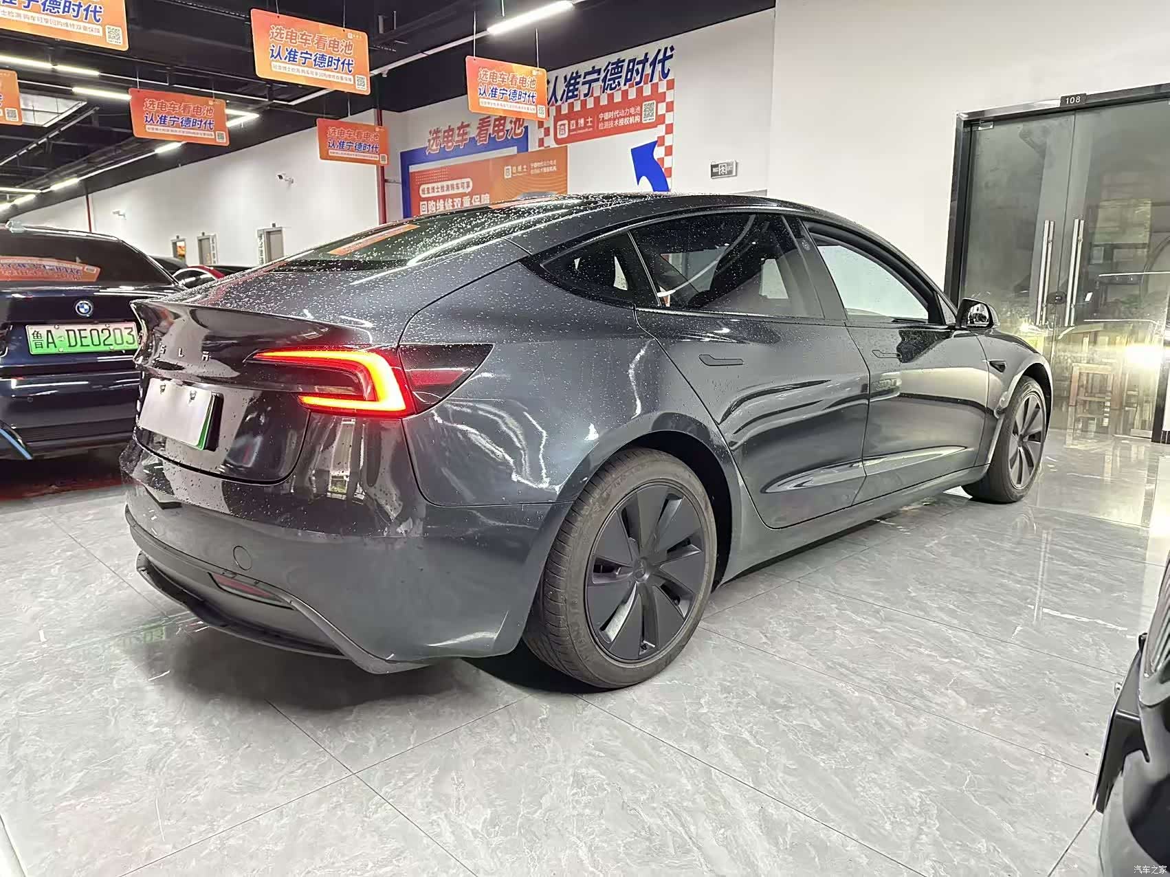 Tesla Model 3, 2025 7