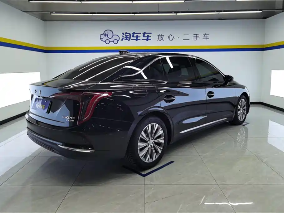 Hongqi E-QM5