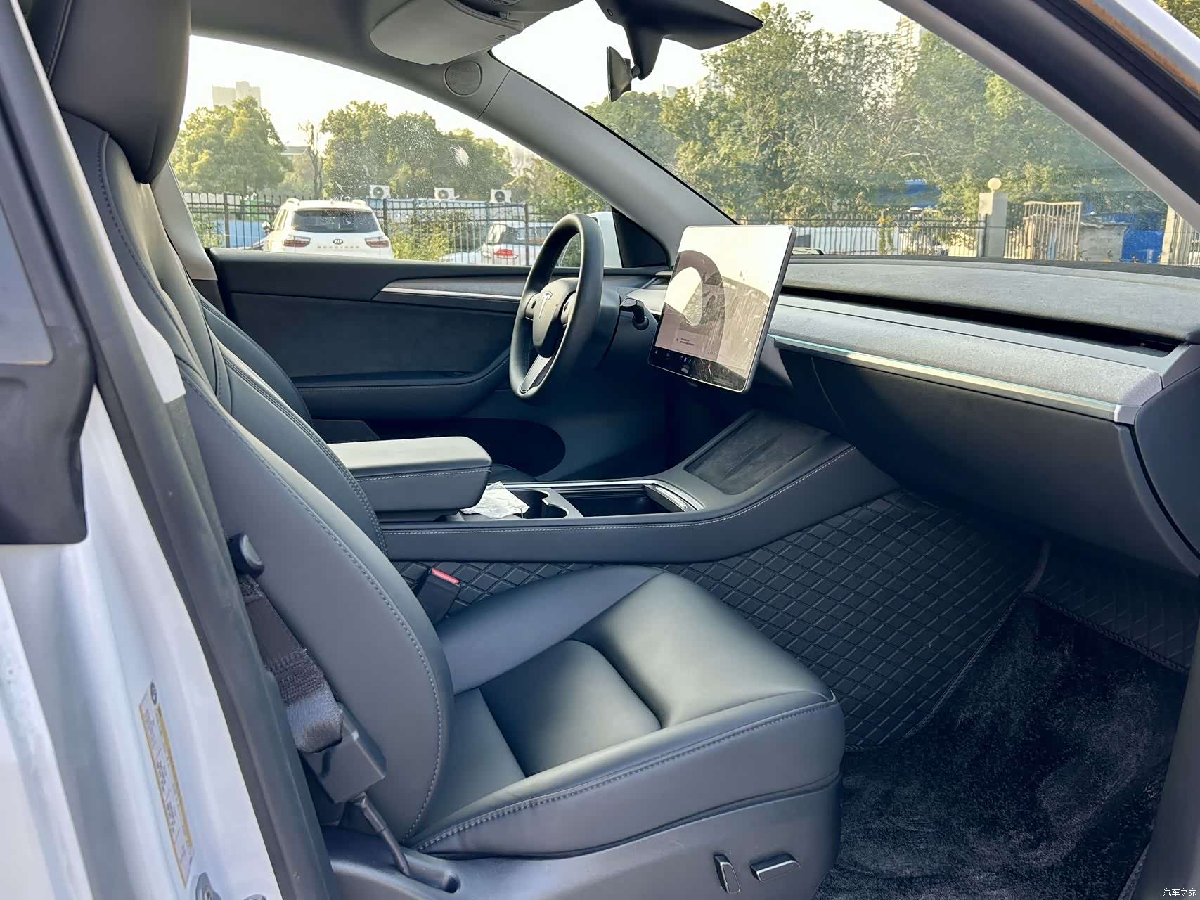Tesla Model Y, 2024 15