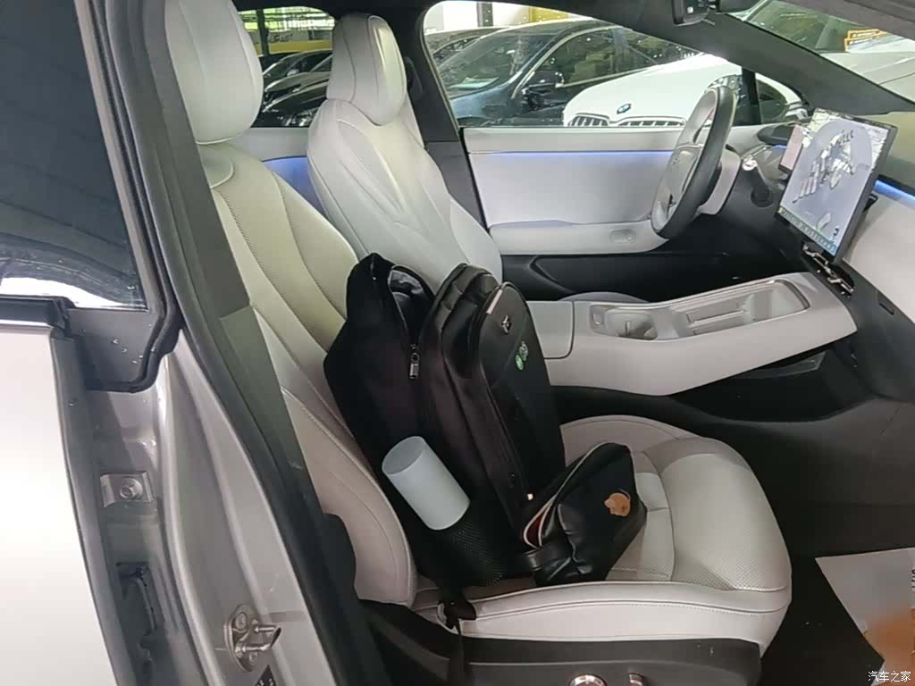 Xpeng P7, 2025 25