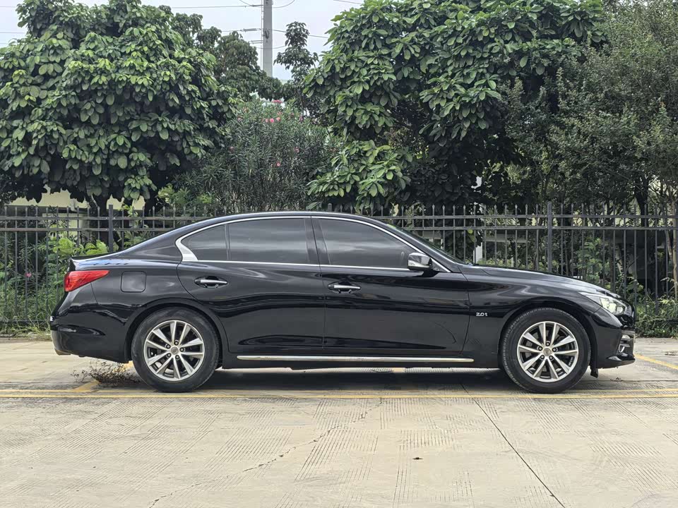 Infiniti Q50L