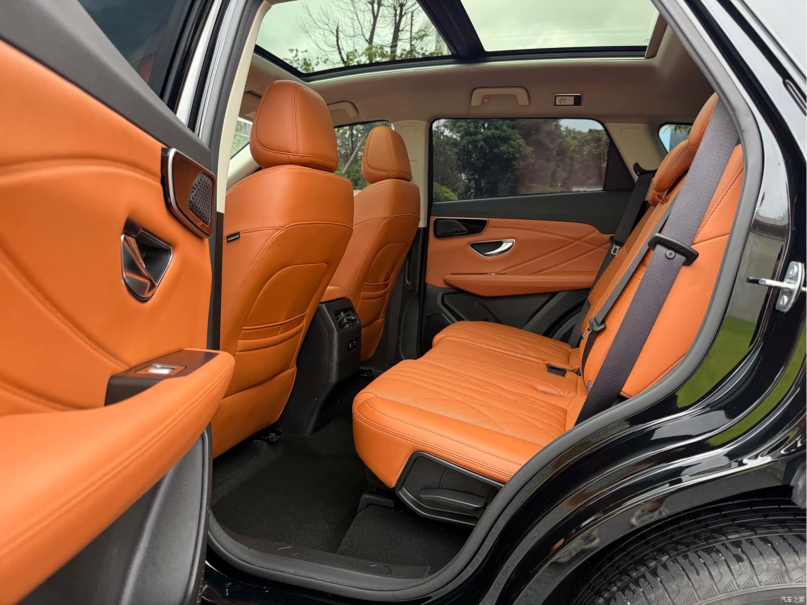 Jetour L7, 2025 12
