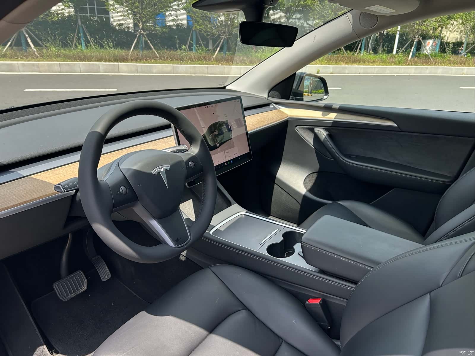 Tesla Model Y, 2022 3