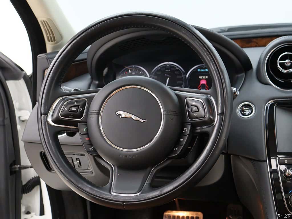 Jaguar XJ, 2014 15