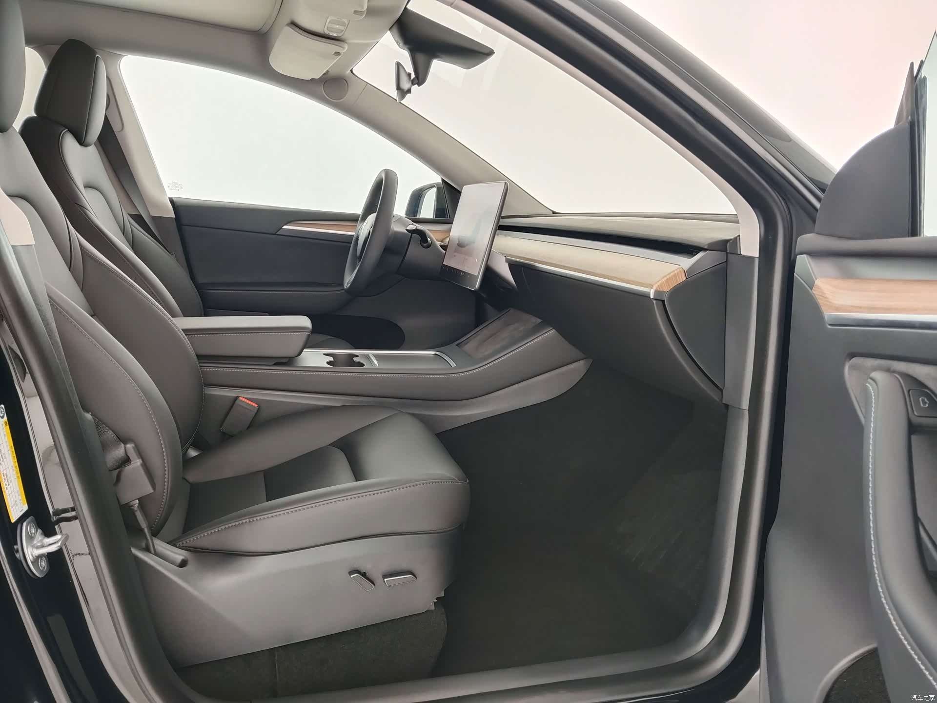 Tesla Model Y, 2023 8