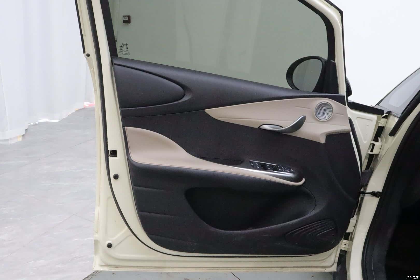 BYD Dolphin, 2023 10