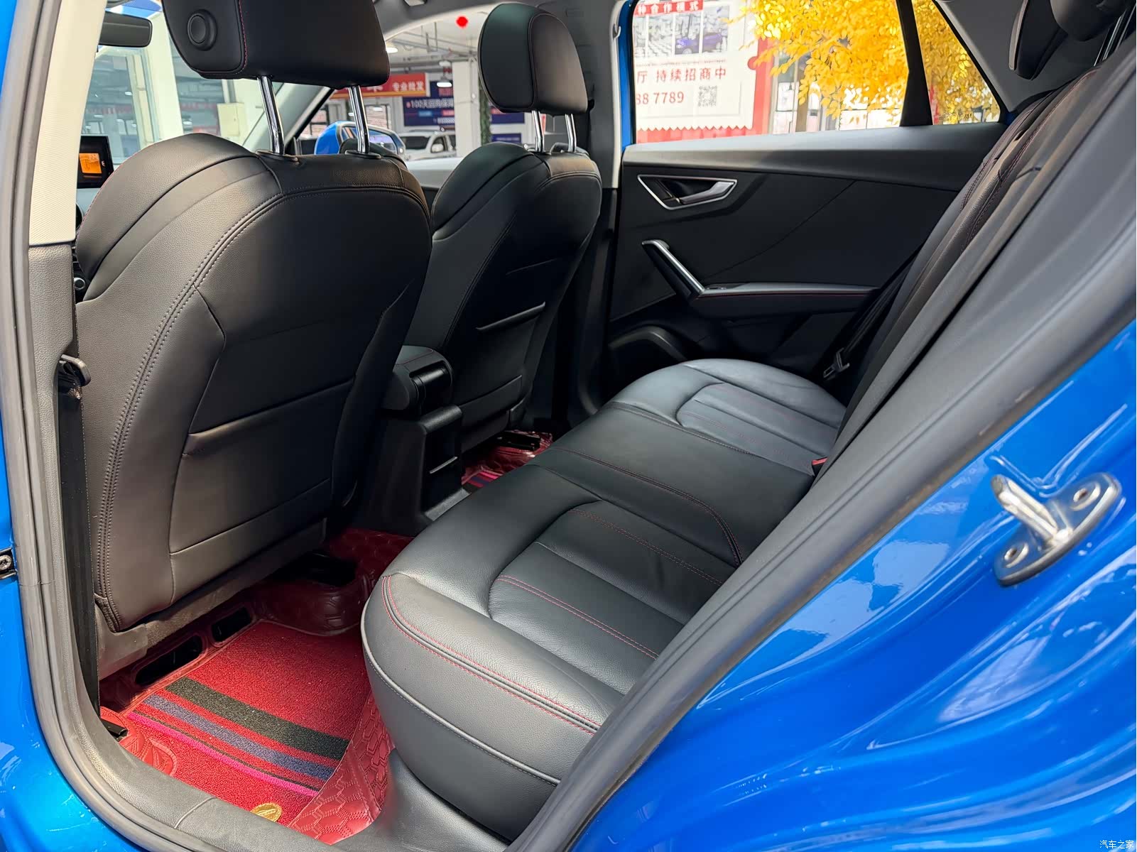 Audi Q2L, 2023 9