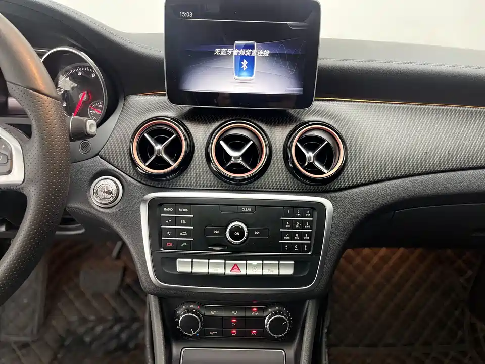 Mercedes-Benz GLA Mercedes-Benz GLA