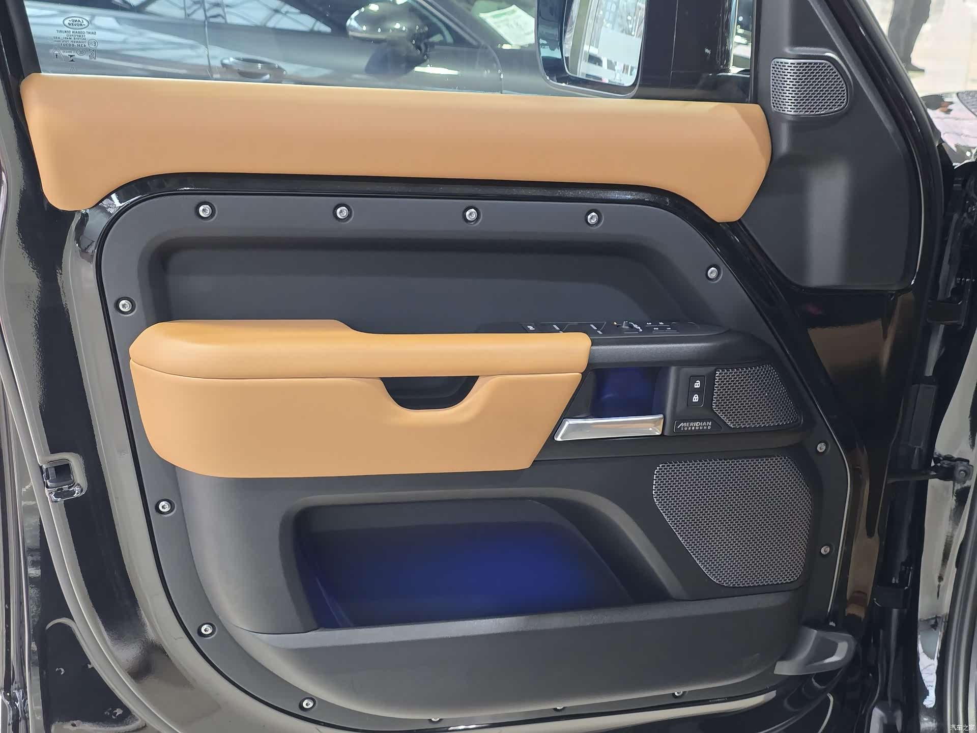 Land Rover Defender, 2024 8